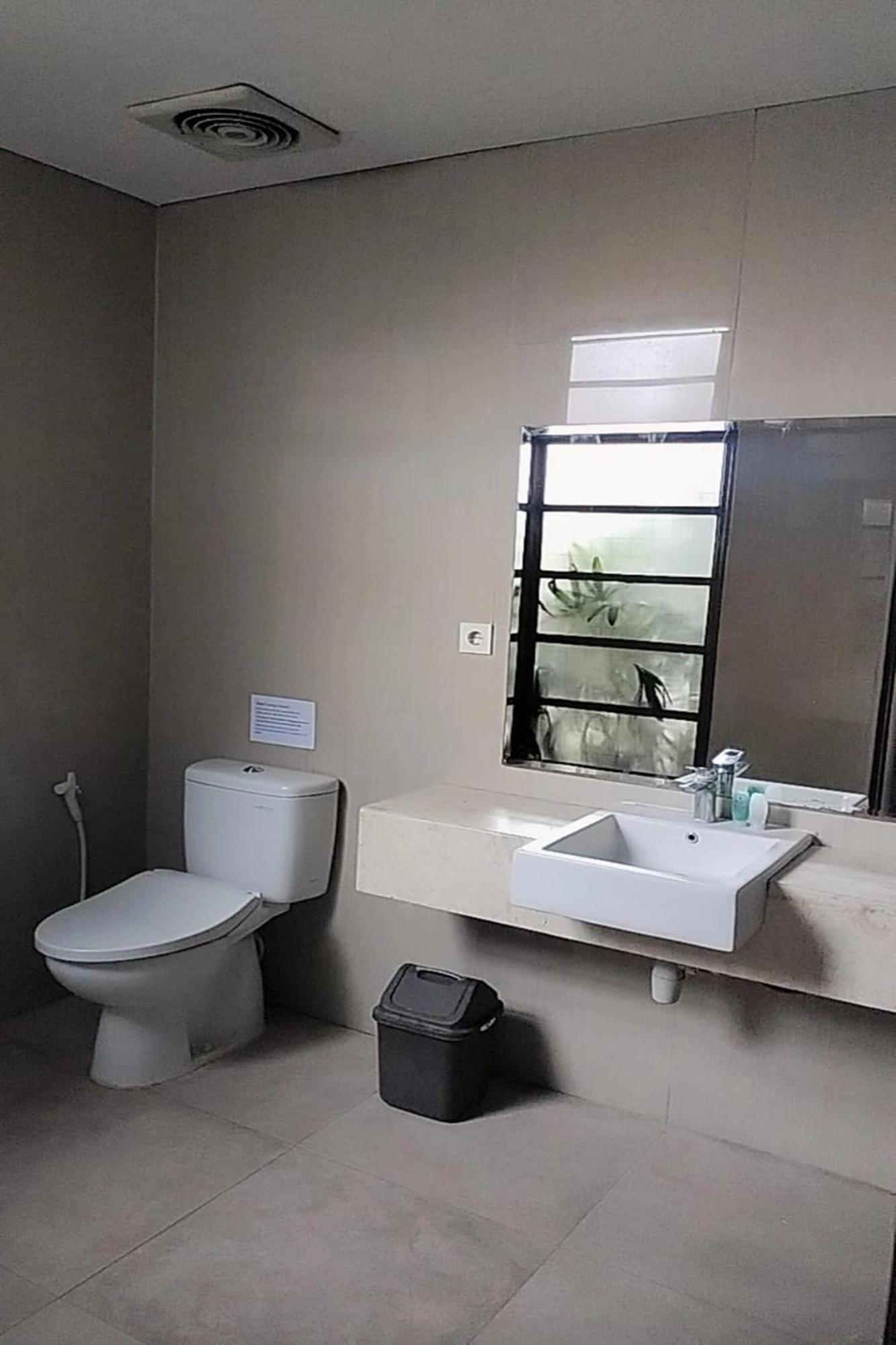 Akarsa Transit Hotel 2*